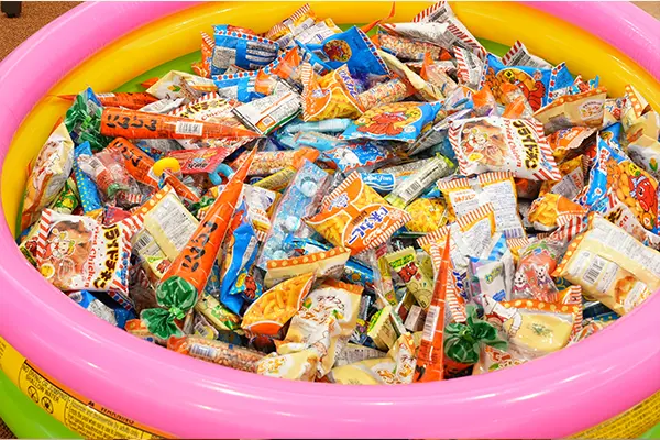 おかしな？お菓子のつかみ取り