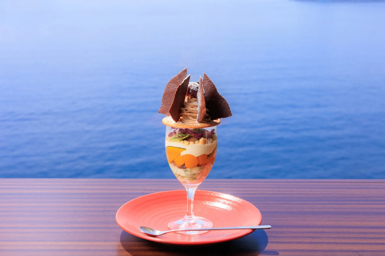 旬の味わい、かぼちゃと栗のモンブランパフェ ～秋の味覚の彩り～