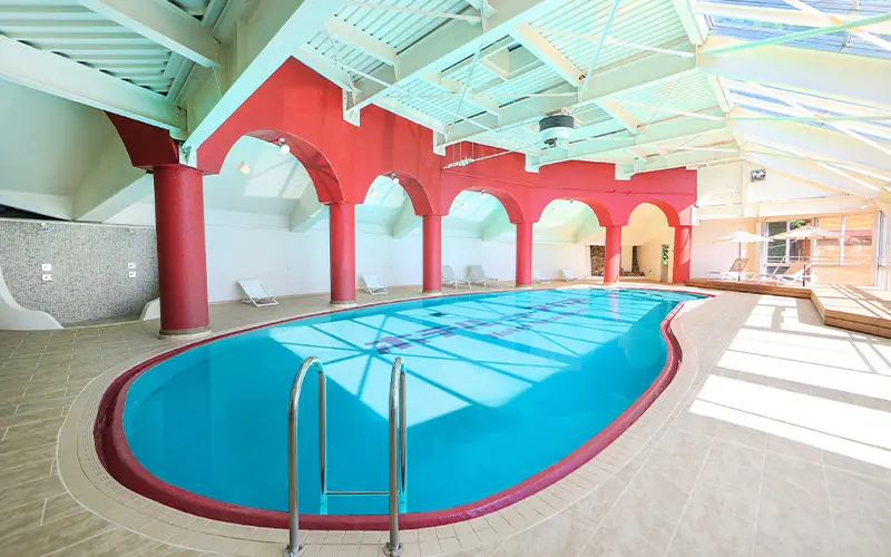 屋内温水プール