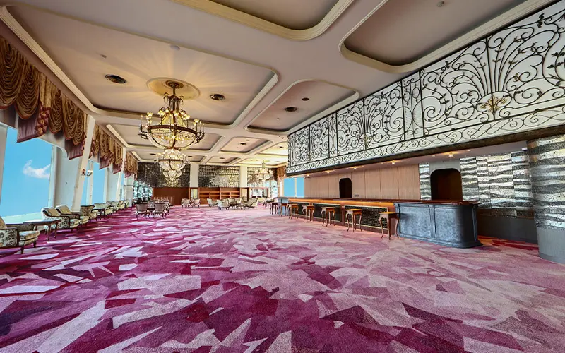 懐かしさと華やかさが共存する空間