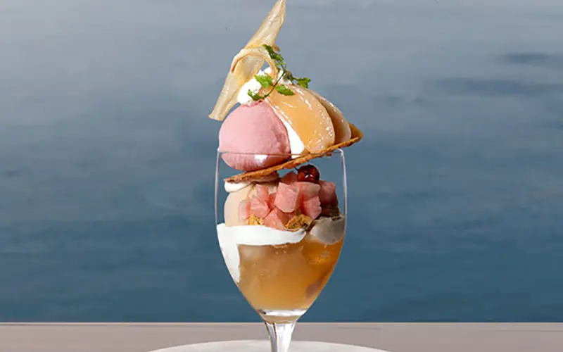 季節のフルーツをつかったフォトジェニックなパフェ