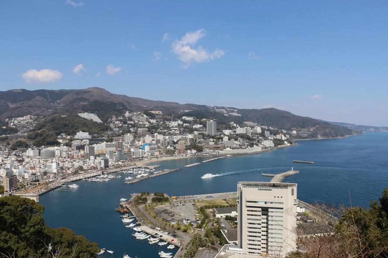熱海は海と温泉を一緒に楽しめるリゾート地