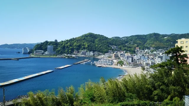 海と山に囲まれた自然豊かなロケーション