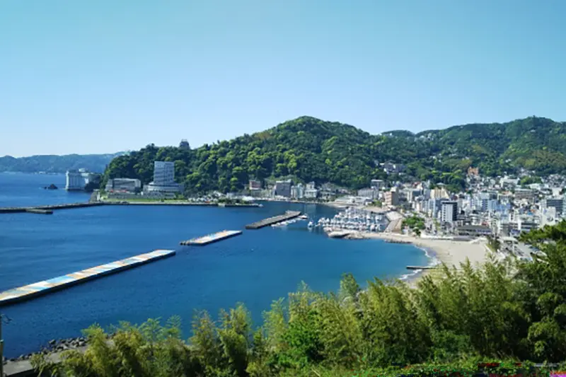 熱海は観光スポットや温泉、街歩きまで幅広い楽しみ方ができる