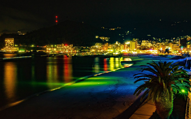 熱海サンビーチの夜景とライトアップ散策