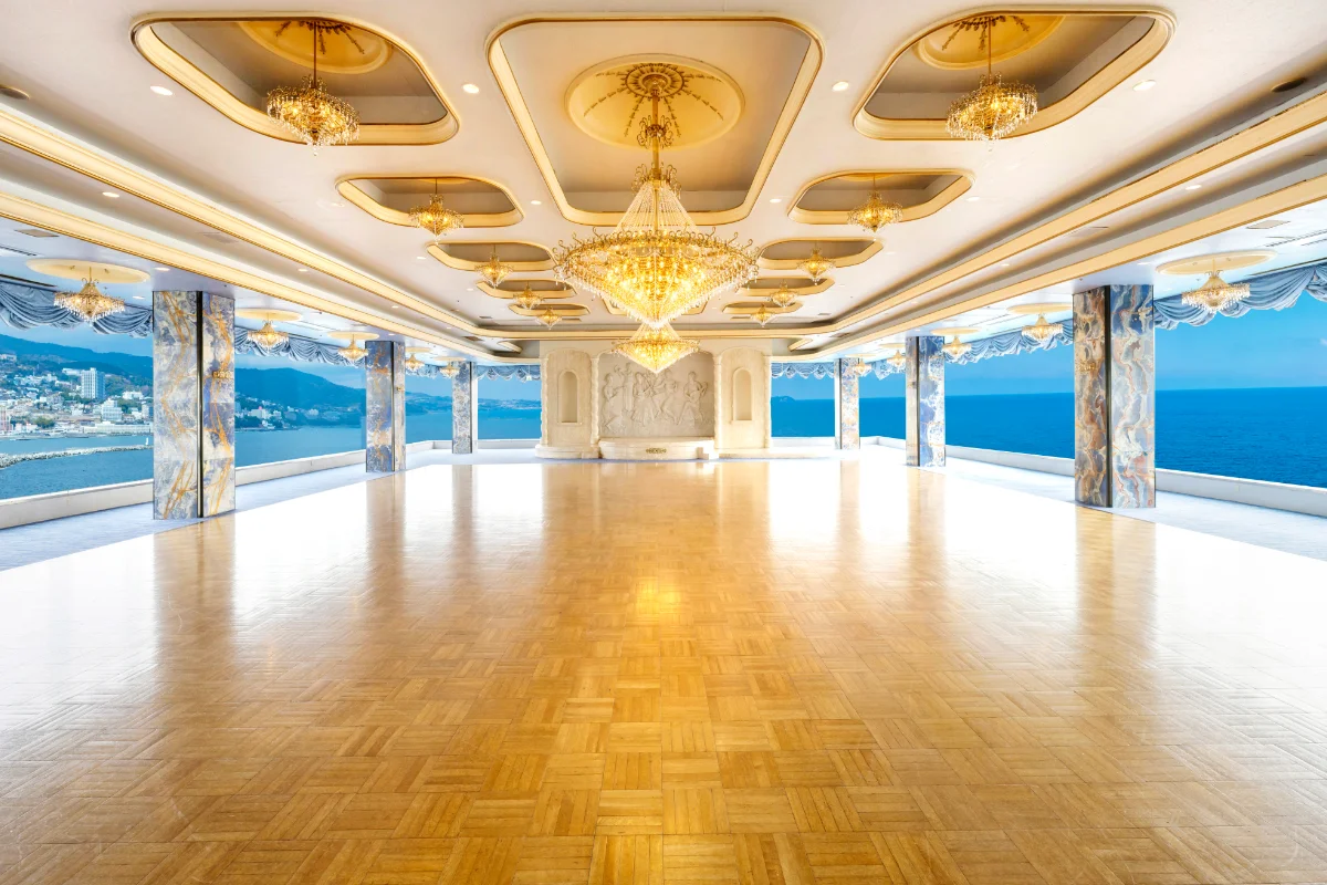 サロン・ド・錦鱗の美装