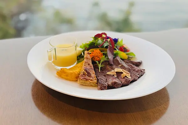 国産牛サーロインステーキプレート（スープ付き）