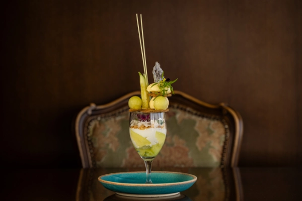 瑞々しい香り広がる静岡メロンのパフェ〜丹那ヨーグルトとチーズプリンのコンビネーション〜